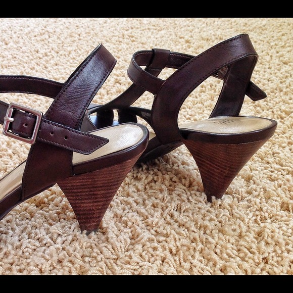 Strappy brown sandals - Picture 3 of 4