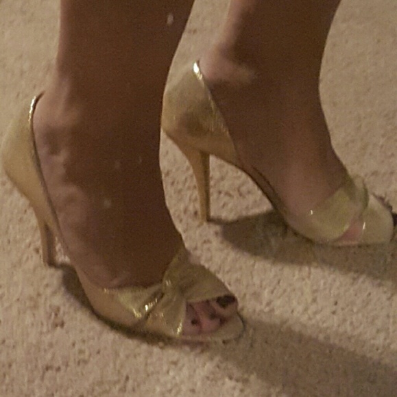 Gold shoes 7.5 - Picture 2 of 3