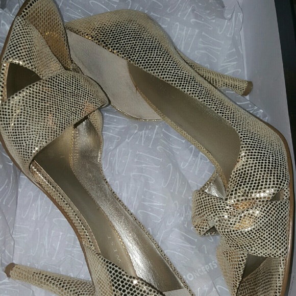 Gold shoes 7.5 - Picture 3 of 3