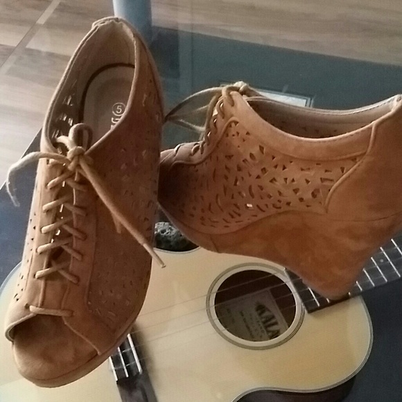 Cute Wedge Suede Shoes...