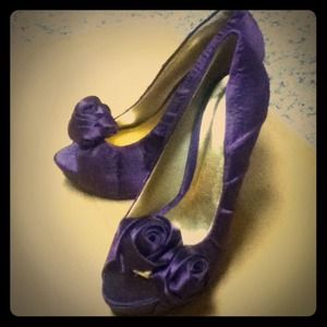 Size 7 Qupid high heel.