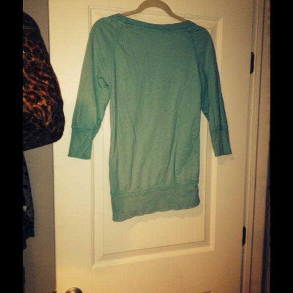 Top REDUCED - Picture 2 of 2