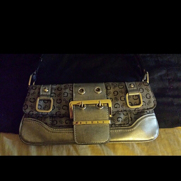 Eye Catchy Silver Guess Purse/Clutch - Picture 2 of 4