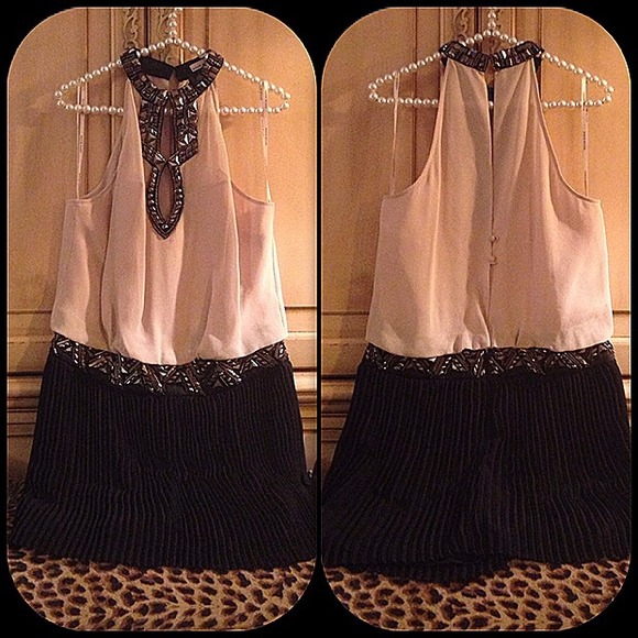 Karen Millen black and beige crepe pleated dress - Picture 2 of 4