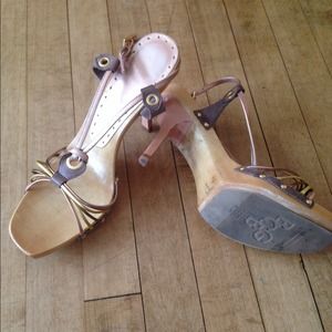 BCBG wooden slingback heels