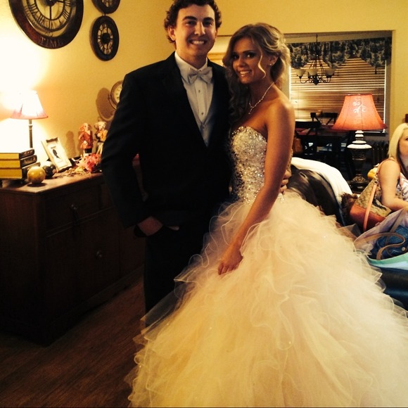 Pretty Pink Prom ball gown - Picture 2 of 3