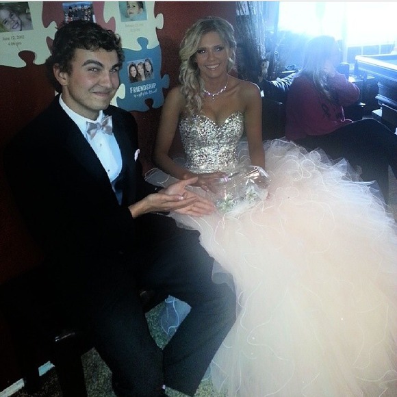 Pretty Pink Prom ball gown - Picture 3 of 3