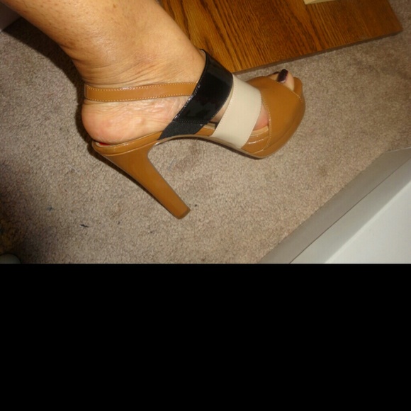 ??HP 11/23??J Simpson Multiple colored sandals - Picture 2 of 4