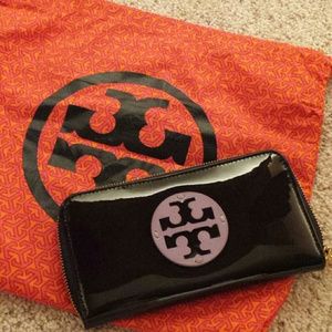 SoLD!Tory Burch Continental Wallet