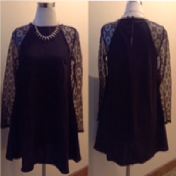 💲⬇️Gorgeous Black Trapeze Style Lace Sleeve Dress - Picture 3 of 4