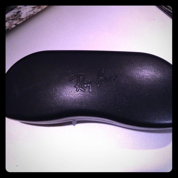 Ray ban hard cAse and new cleaning cloth