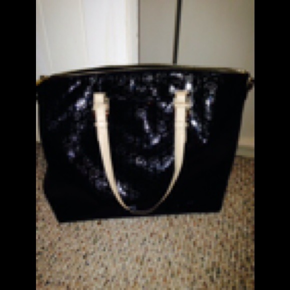 Authnethic Black Michael Kors handbag