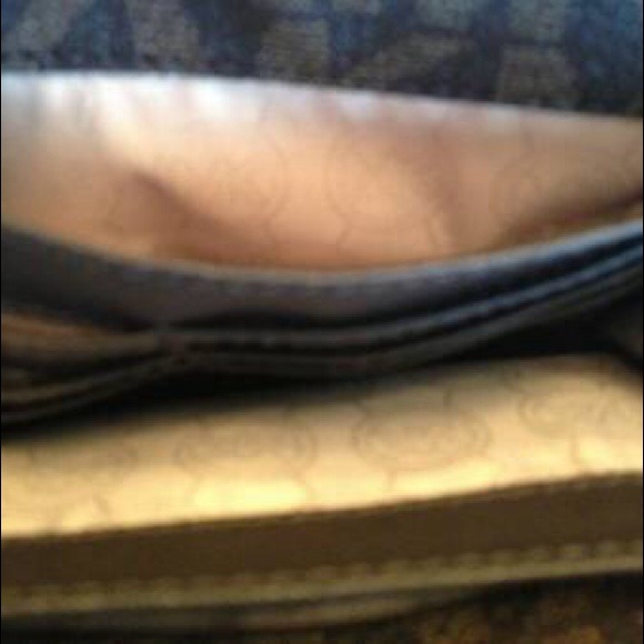 Authentic Michael Kors Crossbody - Picture 3 of 4