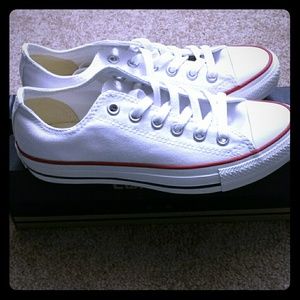 **RESERVED**Converse Chuck Taylor NEVER WORN