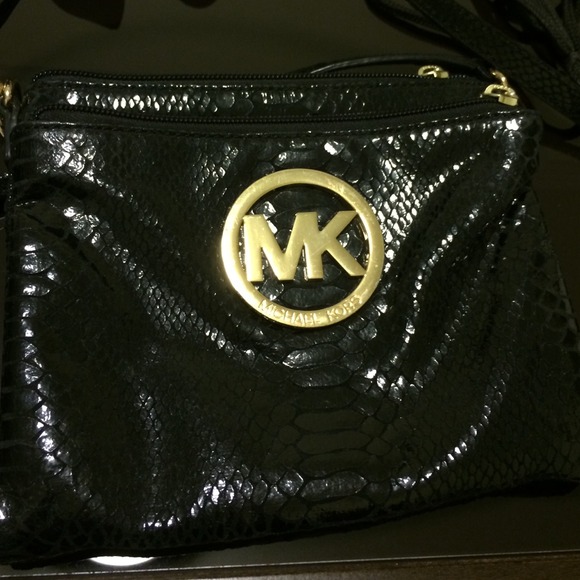 Michael kors cros body