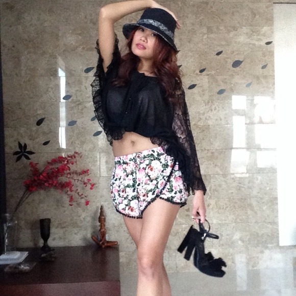Forever 21 Other - 🌷BUNDED🌷🎉HP🎉✨ Floral Tulip Split w/Black Pom
