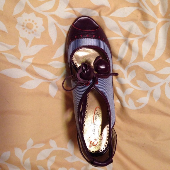 8 1/2 Poetic Licence blue & maroon heels - Picture 4 of 4