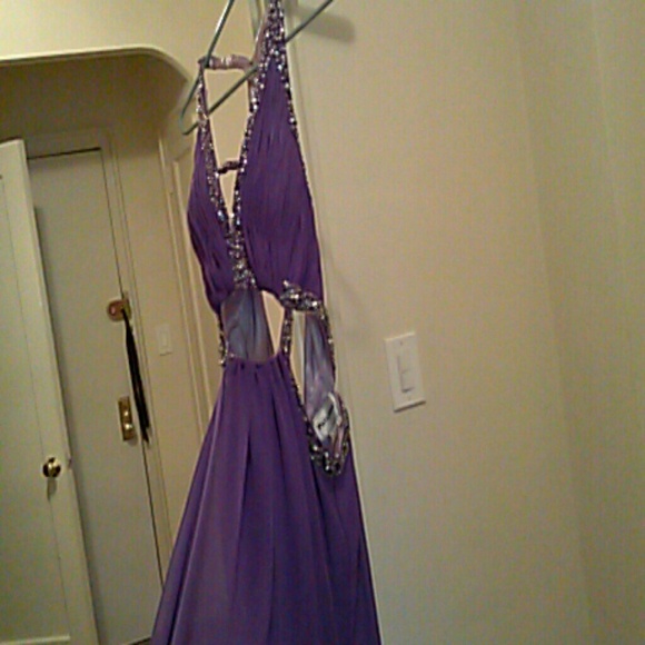 Dress - Picture 3 of 4