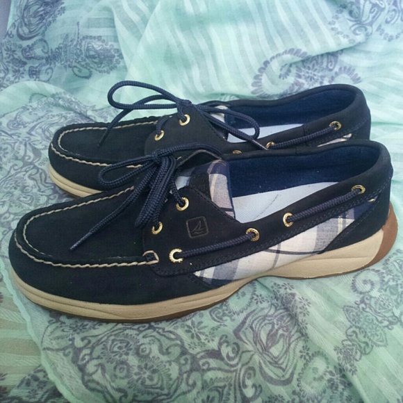 Dark blue Sperry top siders