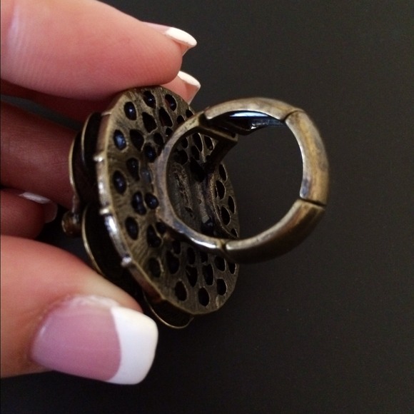 Flower ring! - Picture 2 of 2