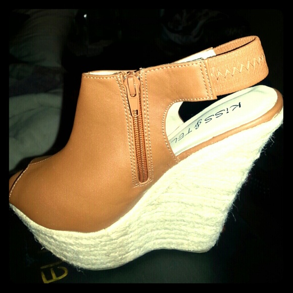 Kiss & Tell peek toe wedges