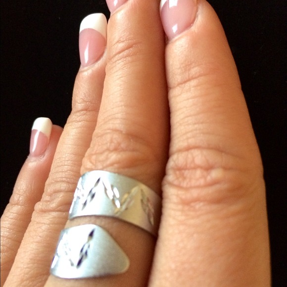 Silver ring! - Picture 2 of 2