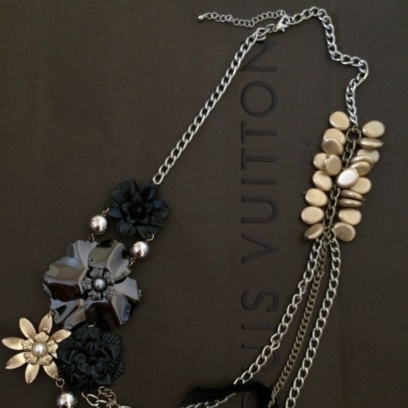 Layered necklace! - Picture 2 of 2