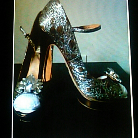 Badgley. Mischka shoe