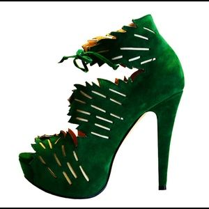 NWOT Unique Green Leaf Heels