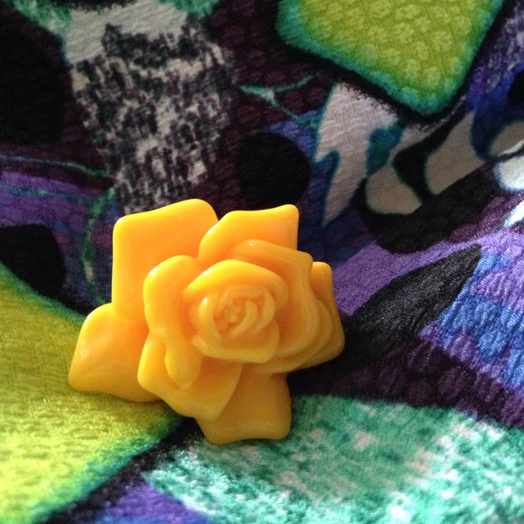 Yellow Bloom Ring - Picture 2 of 4