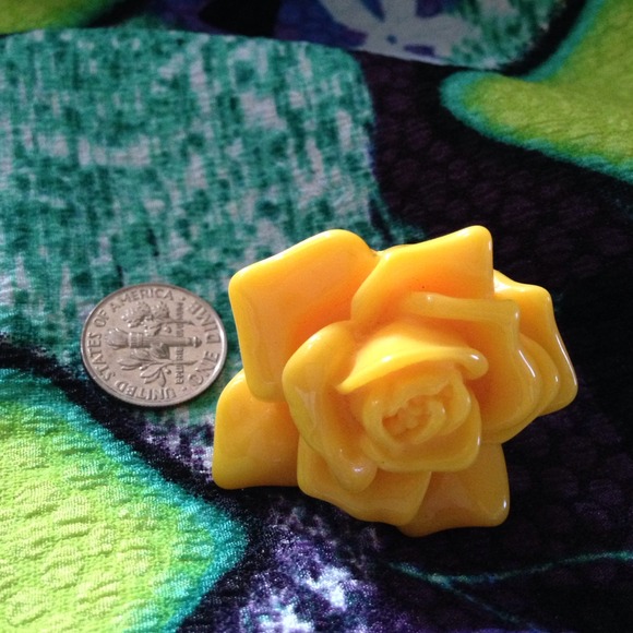 Yellow Bloom Ring - Picture 3 of 4