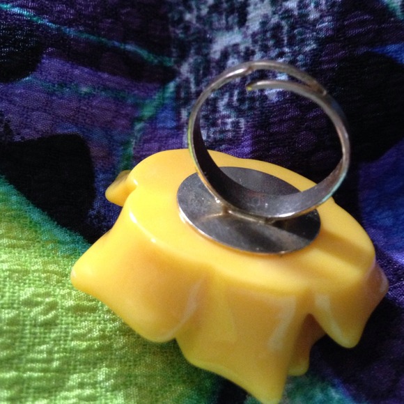 Yellow Bloom Ring - Picture 4 of 4
