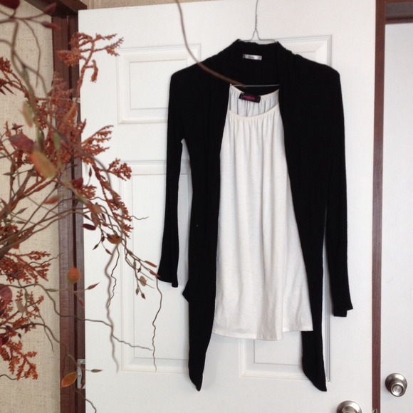 Bundle 2 shirt white and black !!