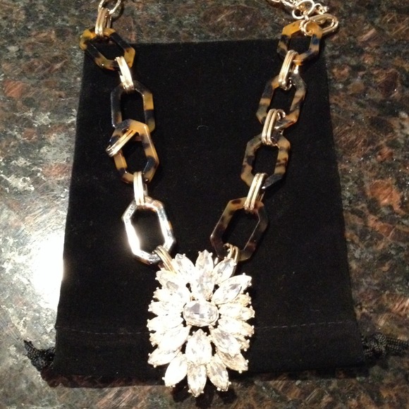 J. Crew Jewelry - 🔶PM Editor's pick🔶Tortoise Statement necklace J. Crew Jewelry - 🔶PM Editor's pick🔶Tortoise Statement necklace