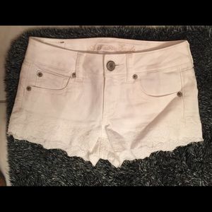 American eagle white floral shorts