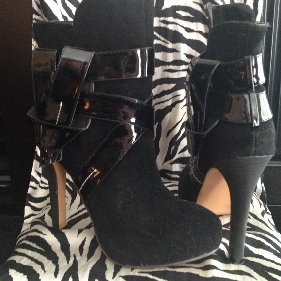 Faux suede and patent leather ankle boots