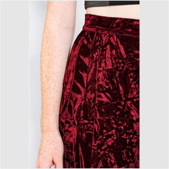 KEEPING Urban Outfitters Crushed Velvet Pants - Picture 3 of 4