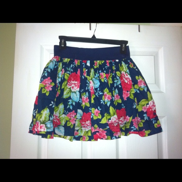 🚫🚫🚫🚫 sold Abercrombie and Fitch skirt