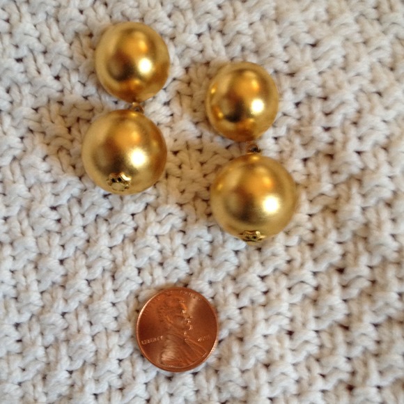 Gold-colored drop earrings - Picture 2 of 2