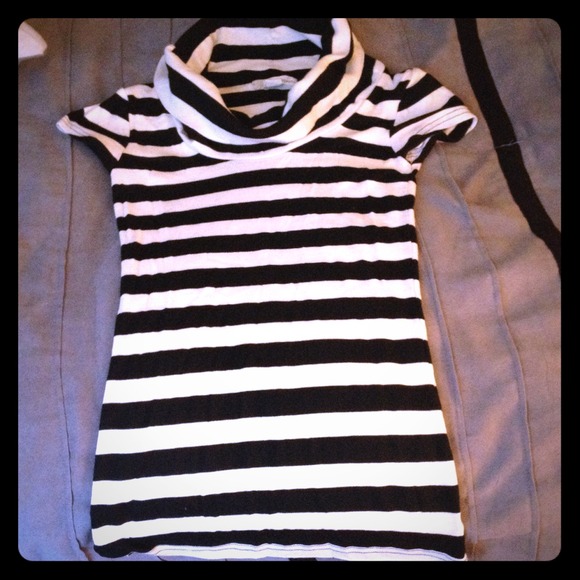 Stripped short sleeve shirt