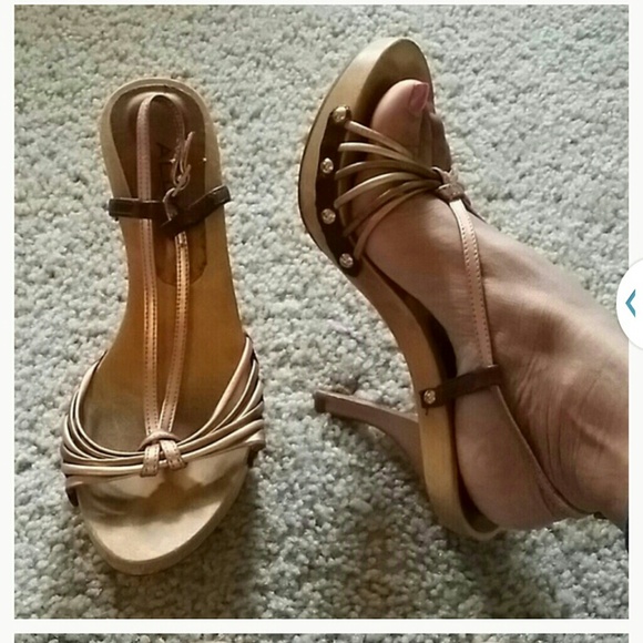2 HEELS AND A DRESS