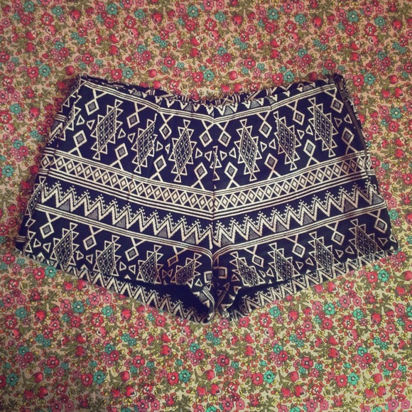 Billabong high waisted tribal shorts!