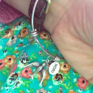Flexible wire bangle charm bracelet