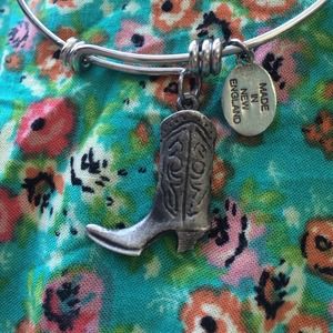 Flexible wire bangle charms bracelet