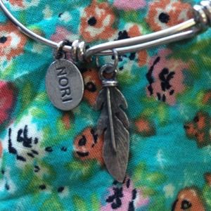 Flexible wire bangle charms bracelet