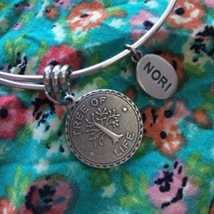 Flexible wire bangle charms bracelet