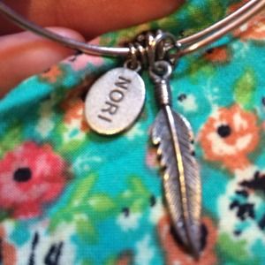 Flexible wire bangle charms bracelet