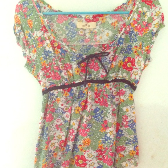 Hollister floral shirt