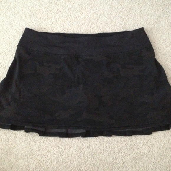 SOLD!!!Lulu skirt camo!