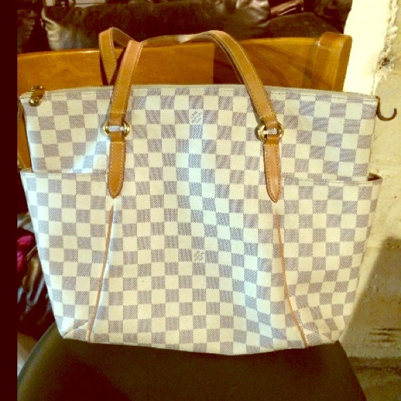 Authentic Louis Vuitton - Picture 1 of 4